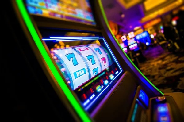 qq1212 login app showing Caribbean Stud table queue, live dealer, and chat panel on mobile screen